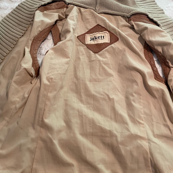 Jackett Brand Leather Vest with removable Sweater Hood - Picture 10 of 13